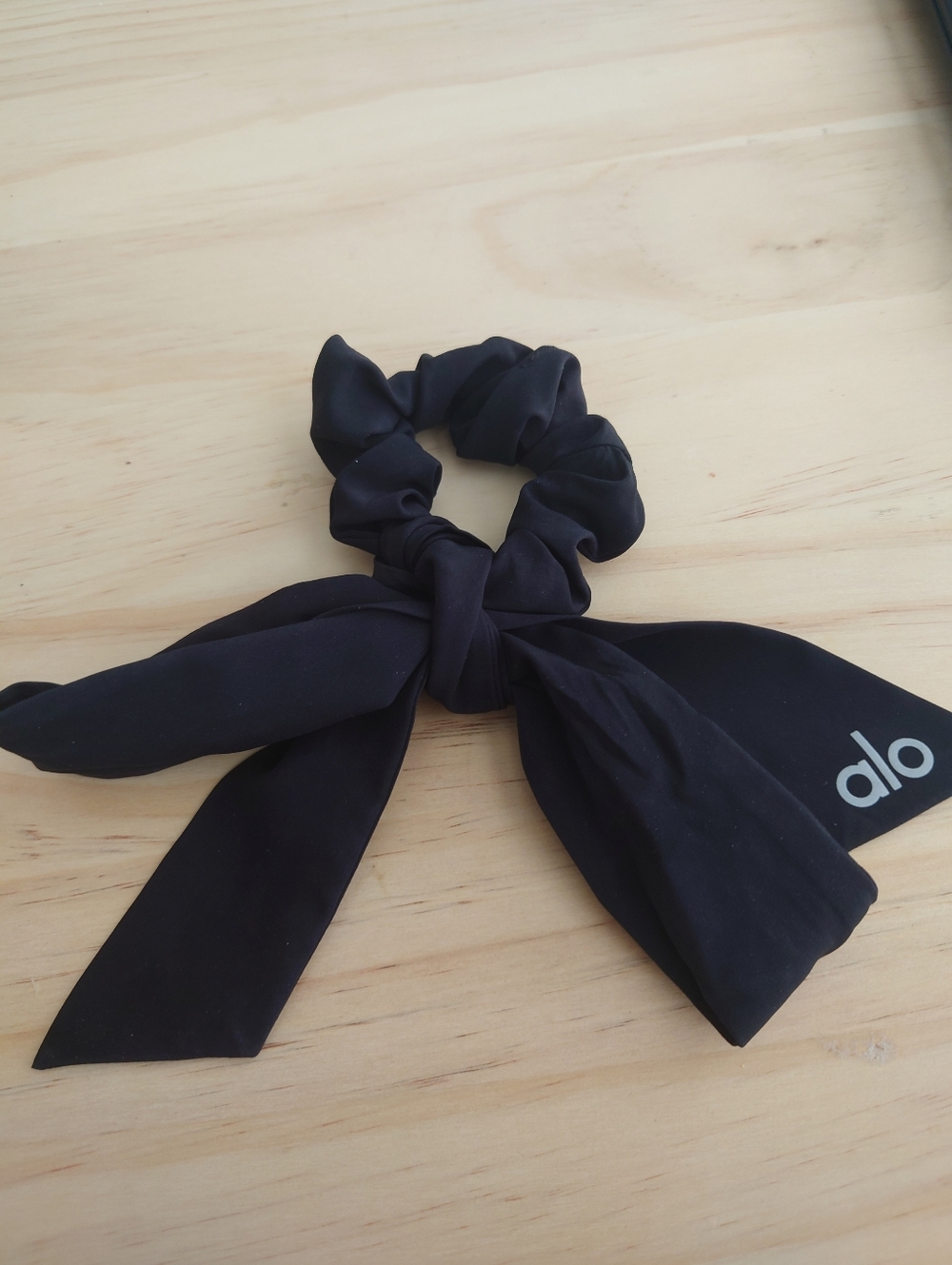 ALO Yoga Black Bow Scrunchie with Logo Accent